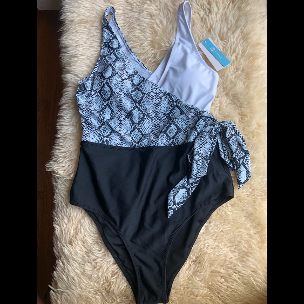 Cupshe snakeskin print NWT black white swimsuit